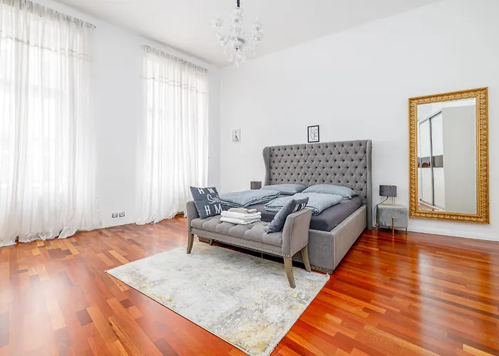 Newly Renovated Apartment In The Old Town